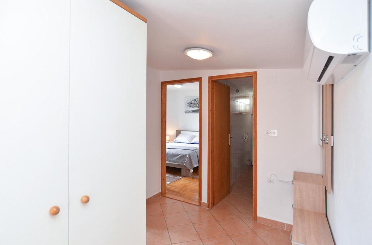 Apartament 407 *