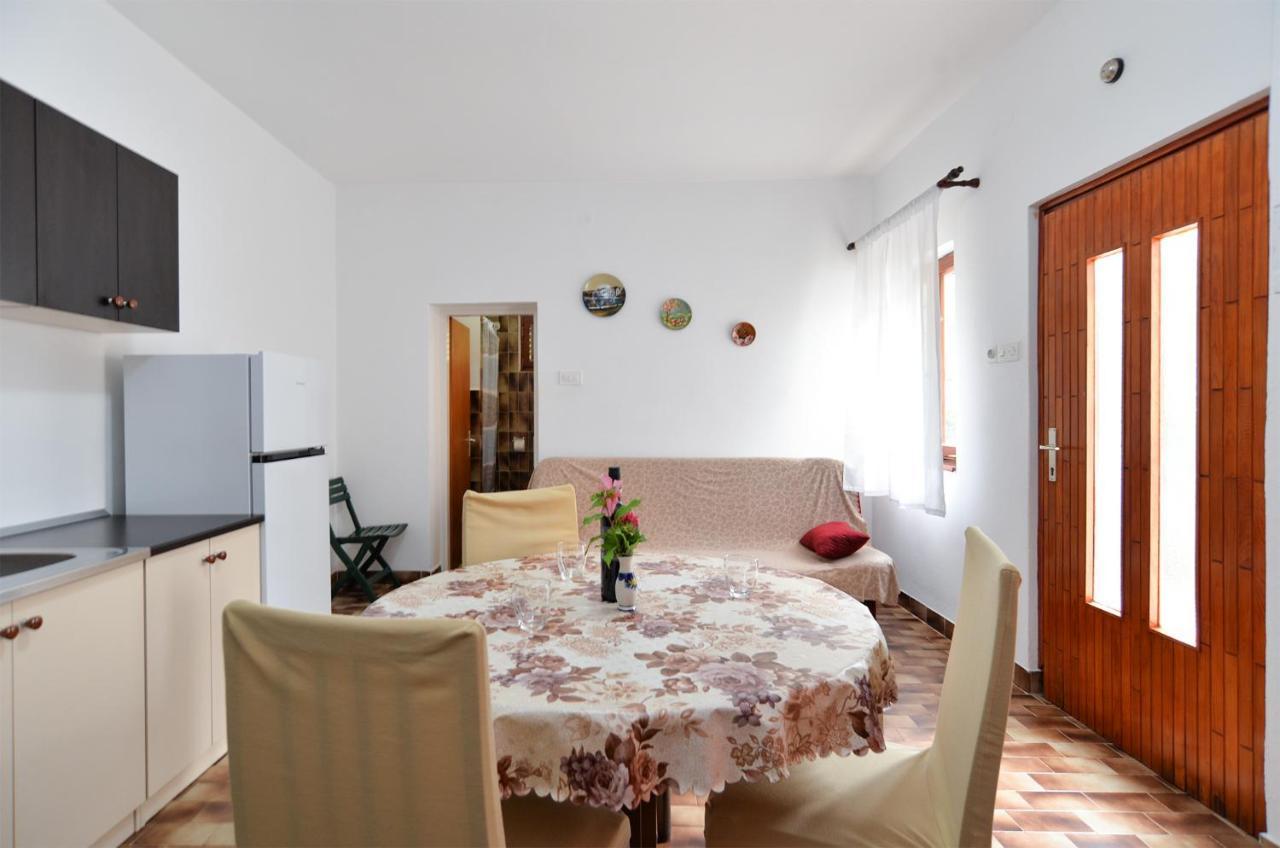 Apartment 407